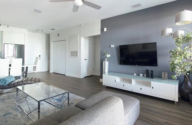 Landing | Beautiful 3BD, Clubhouse, Pool