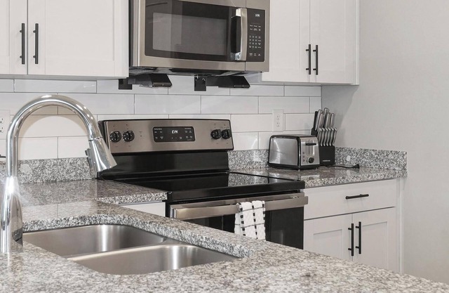 Landing | Chic 2BD, Pool, Gym