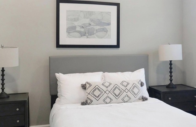 Landing | Chic 1BD, Yoga Studio, Pool