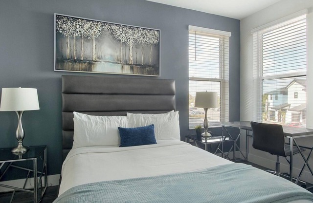 Landing | Incredible 2BD, Clubhouse, Pool