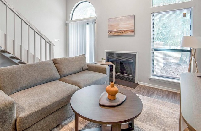 Landing | Stunning 2BD, Pool, Gym
