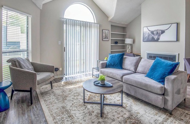 Landing | Chic 2BD, Gym, Pool