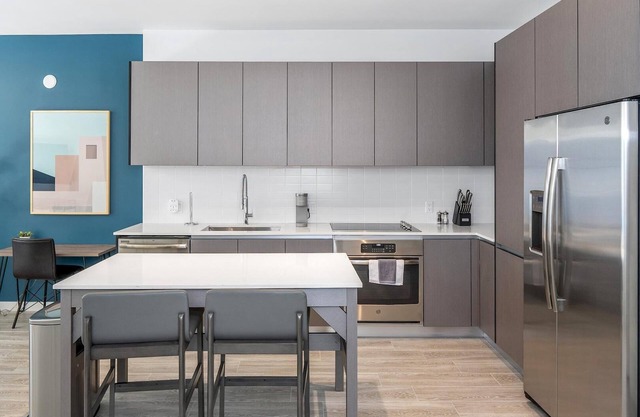 Landing | Beautiful 1BD, Clubhouse, Pool