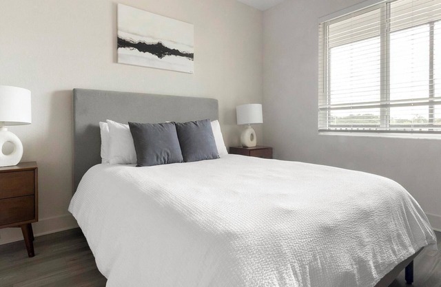 Landing | Spectacular 1BD, Gym, Clubhouse