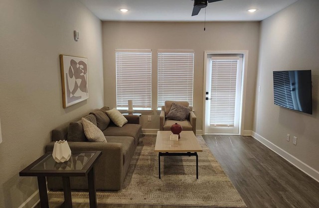 Landing | Incredible 2BD, Pool, Gym