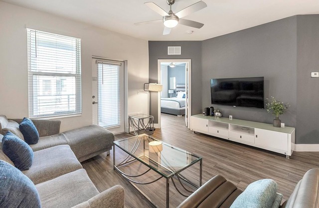 Landing | Stylish 2BD, Pool, Gym