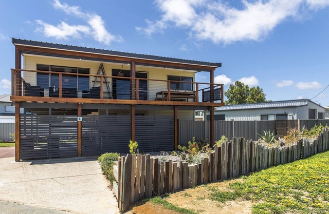 Unwind at Lano Beach House