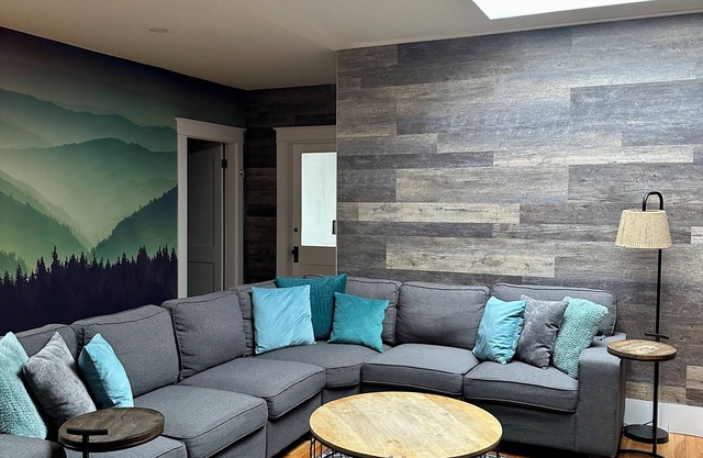 Large 2 Bedroom 1 Bath Apartment right on Main Street in Downtown Ellsworth.