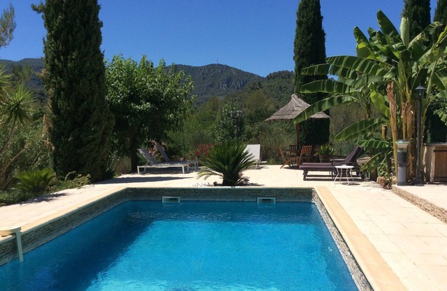 Gran villa, 250 m², vista panorámica, a 20 min de las playas.