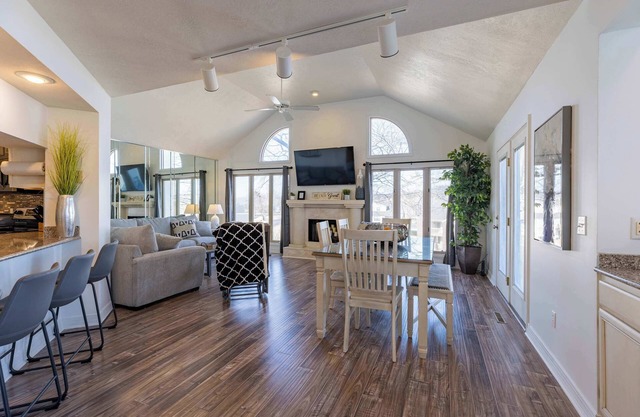 Large 3 BR/ 2.5BTH Villa