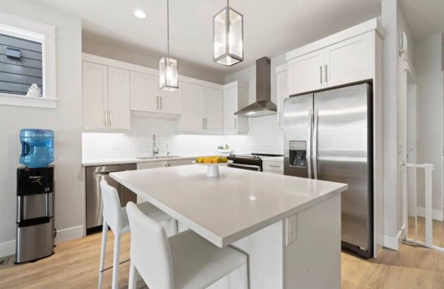 Large 3 level luxury townhome at the lakes