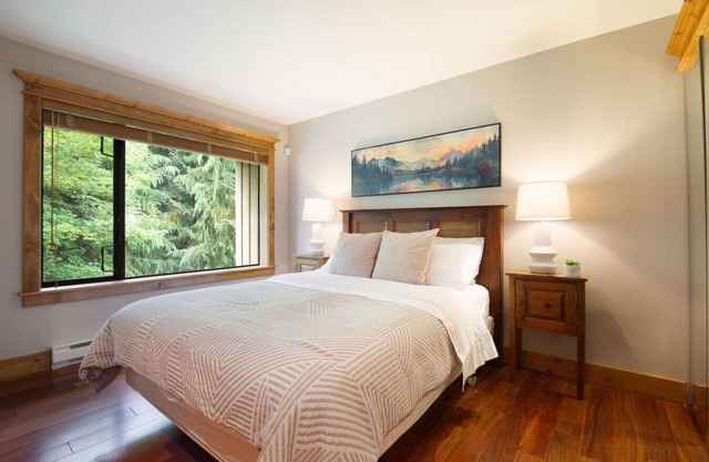 Large 3BR Chalet Style Townhome with Free Parking!