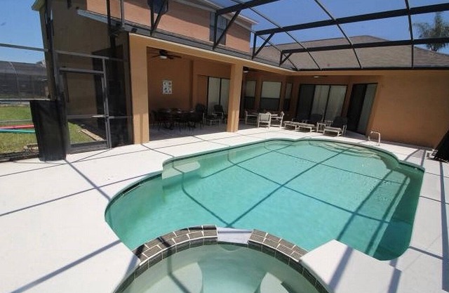 Large 5 bed pool home with excellent privacy