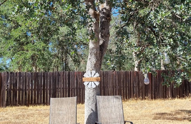 Large 6b/3b home with Huge Lot and RV Parking! King Bed!