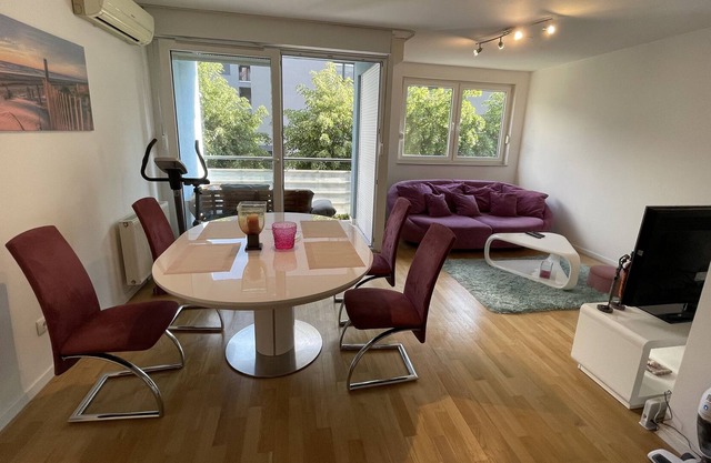 Large 75m2 Modern Flat 2 Bedrooms + Living Room with Balcony and Free Parking