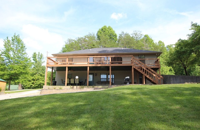 Grande 8 Dormitorio Principal Con vistas Area de Juego, y la piscina. Ideal para reuniones familiares.