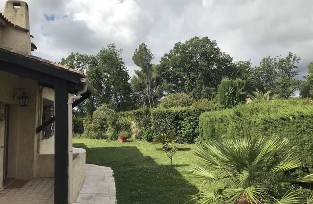 Large air-conditioned villa with garden and shared pool. Ideal for families