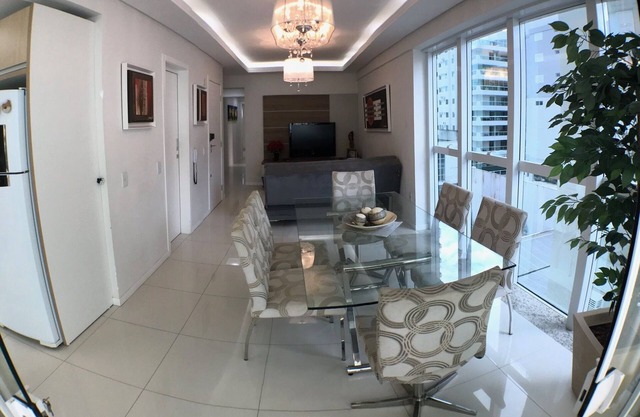 Apartamento grande de 3 suites (1 Master) - ¡VISTA AL MAR!