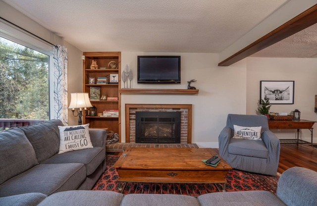 Gran 3 dormitorios 2. 5 baño condominio con 3 niveles de espacio habitable