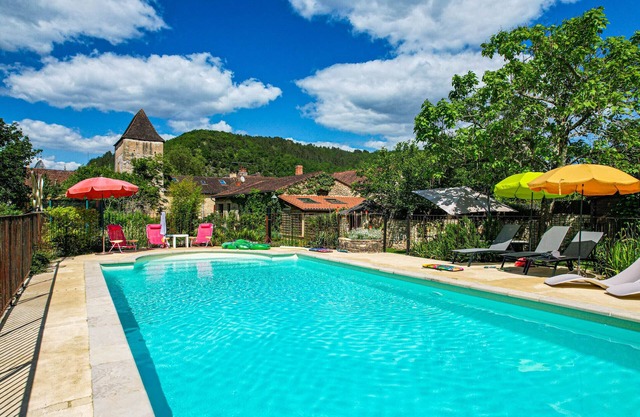 Gran casa encantadora con piscina privada.