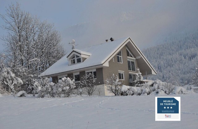GRAN CHALET CONTEMPORÁNEO CON VISTAS AL LAGO Y A LA MONTAÑA EN LA ESTACIÓN DE MONTAÑA SK