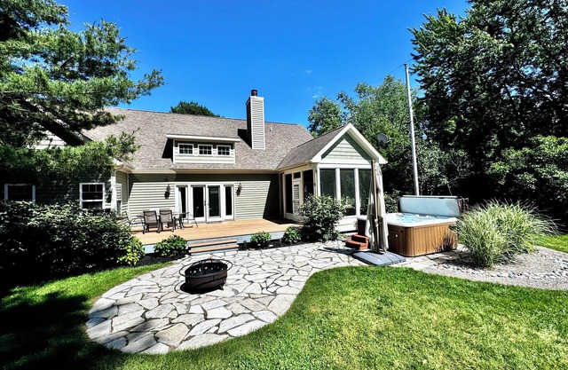 Large Family Home in South Haven - Private Lake Access, Hot Tub, Sunroom & Patio