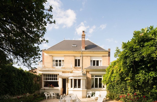 Gran casa familiar con jardín cerrado y tranquilo, 1929, art deco