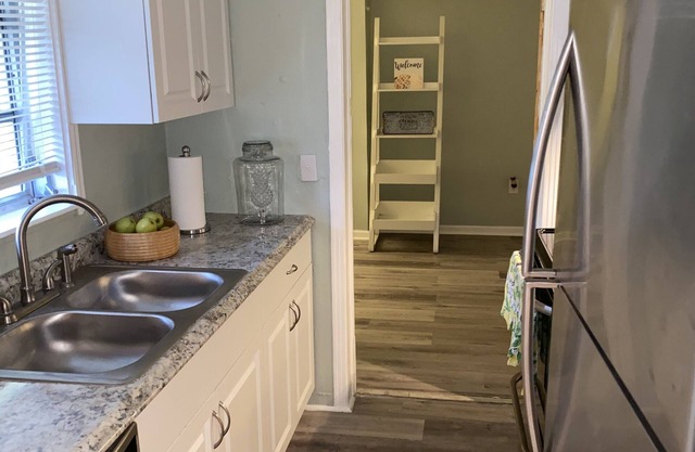 Key West House ! Patio Grill Firepit Fenced Backyard Driveway Biz Ready Lg Group