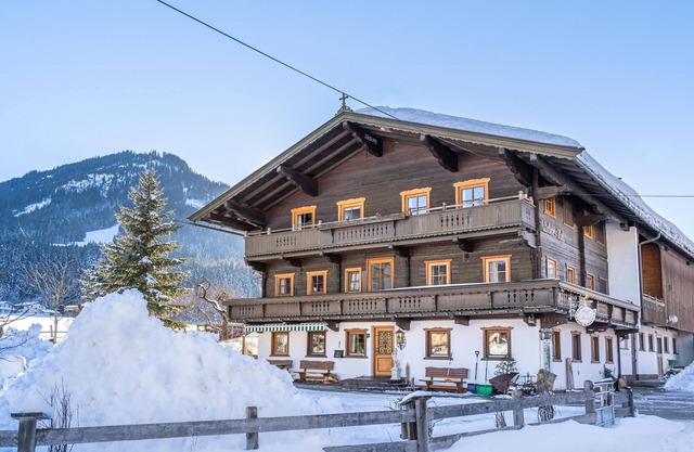 Large holiday home near the ski lift