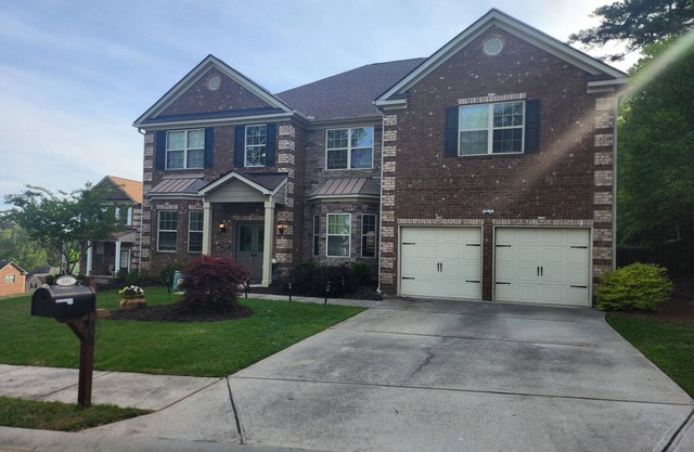 Large home available for Masters