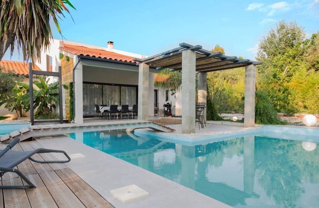 GRAN VILLA DE LUJO 10PERS PISCINA PRIVADA EN PAZ FRENTE A LA NATURALEZA