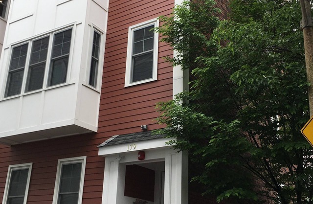 Gran condominio de lujo / Townhouse Center of South Boston con estacionamiento gratuito