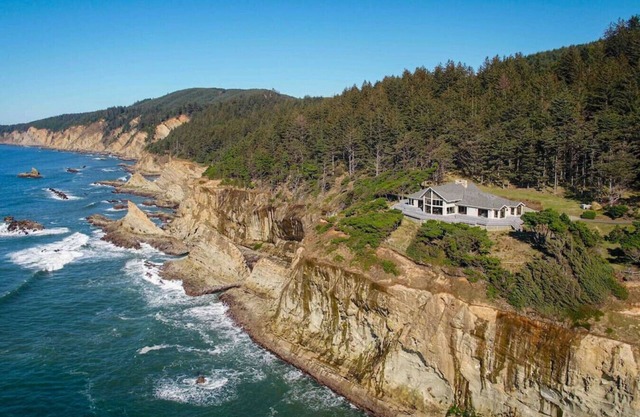 Large Oceanfront Private Home Near Bandon Dunes Golf, Breathtaking Views.