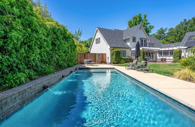 Large Quiet Sonoma Oasis with Pool