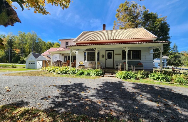 Adventure awaits! Fantastic rustic home near lakes, skiing, walk to downtown.