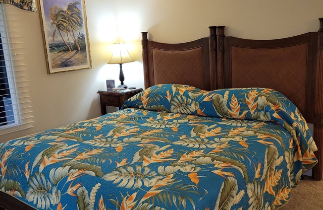 Large studio-prvt entry-prvt bathroom-option A/C