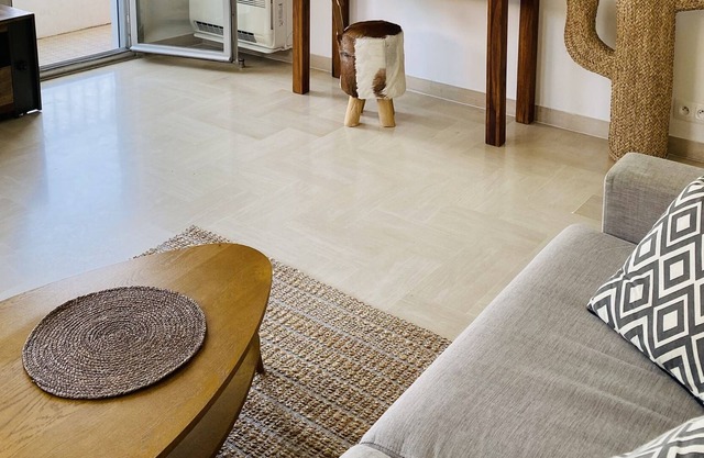 Large studio with parking