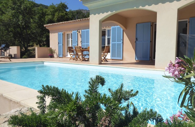 Amplia Villa (4/6 personas) con piscina privada en Cateri