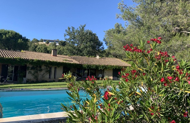 Gran villa, piscina, cerca del centro de Aix en Provence. 3000 € la semana