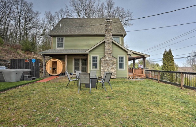 Large Yard + Games: ‘Edgewater Escape’ in Paupack!