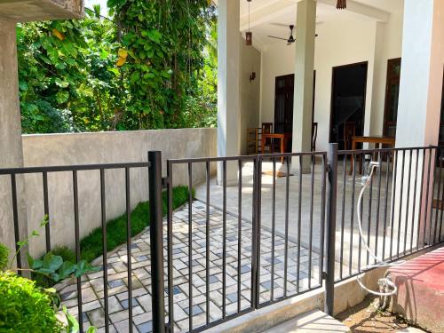 LaRoy FutureStay - Smart Hotel Mirissa