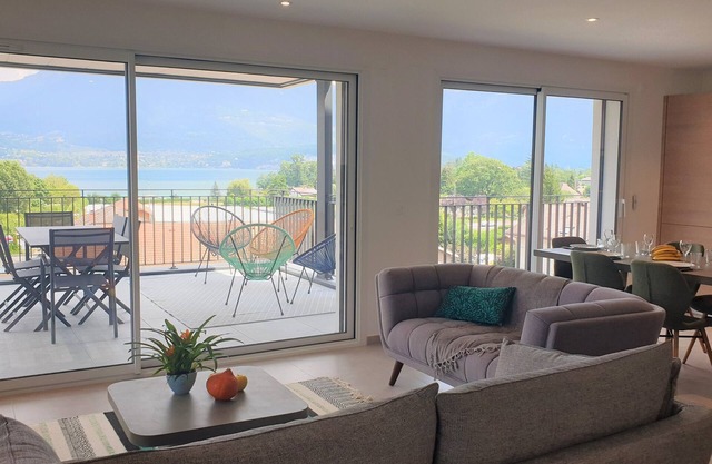 Apartamento-Exclusivo-Baño con bañera-Vista al Lago-4 Etoiles