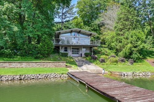 Launch and Dock Lake Norman Retreat with Scenic Deck