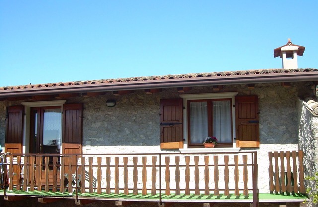 Apartamento Laura con balcón, vista al jardín y al lago