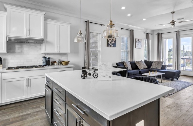 Lavish 3BR Townhome in the Hotspot of Houston