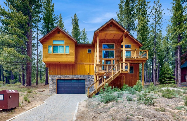 Lavish custom home with private hot tub & 2 living areas - near slopes & lake