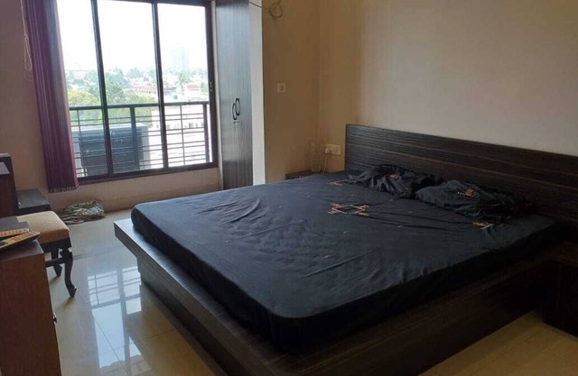 Espléndido y elegante, amueblado Apartamento A. C en el 7 ° piso con vistas frontales al cielo.