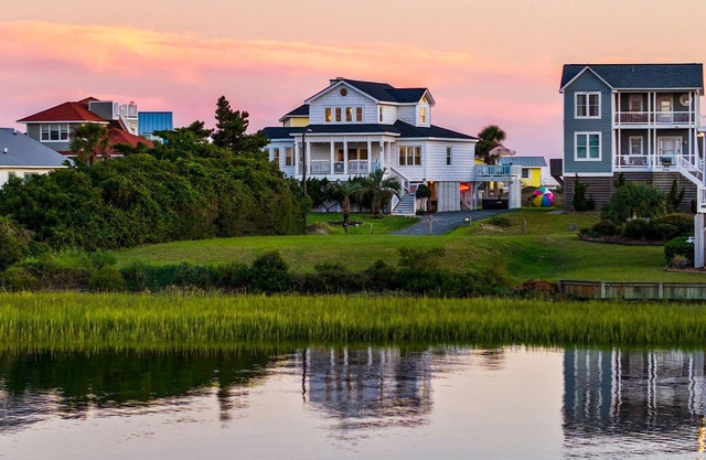 LayLow: Oceanview, Hot Tub, Arcade, Mini-Golf 4BR/3BA Steps to Beach