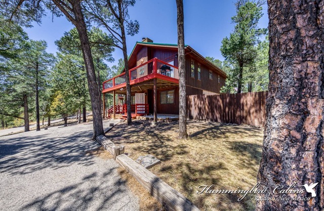 Lazy Moose Lodge: 'Perfect place to spend lazy dayz!' Pet Friendly.