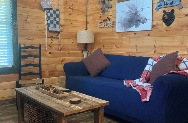 Cozy Cabin Nestled in Red River Gorge Hot Tub WiFi